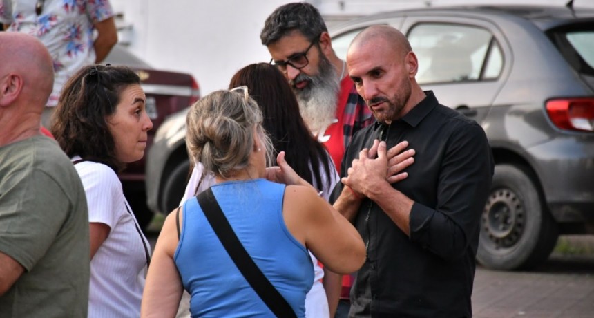 Morón: El Municipio recibió a vecinos en el Palacio, frente a la Plaza central