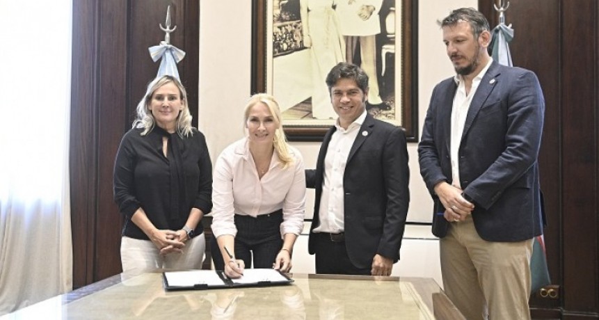 Kicillof y Cuattromo firmaron convenios con municipios para la compra de equipamiento
