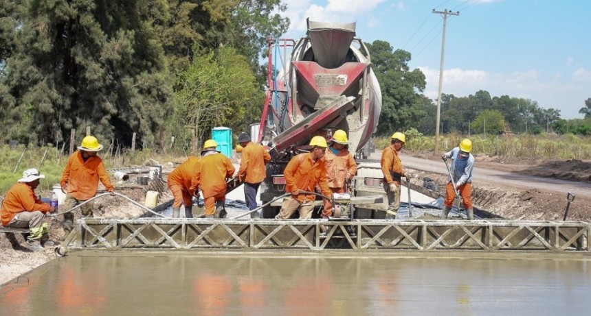 San Vicente: Avanzan las tareas de pavimentación con hormigón en Alejandro Korn
