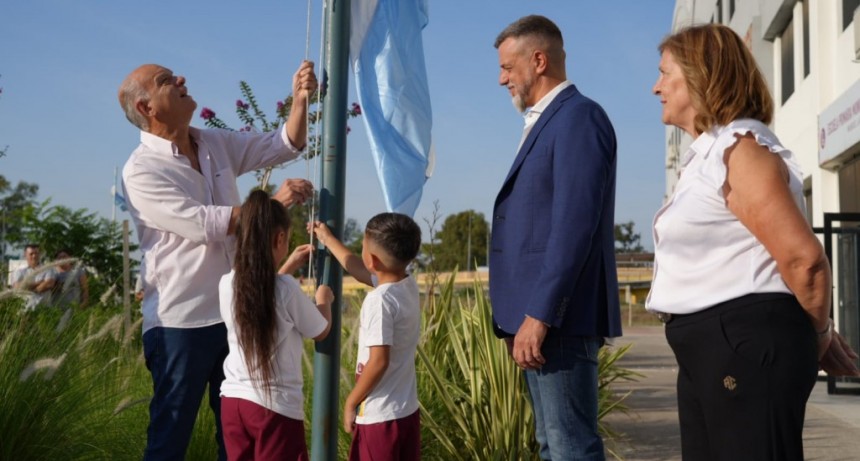 Lanús: Grindetti y Kravetz dieron inicio al ciclo lectivo 2023 de la Escuela Bilingüe Municipal