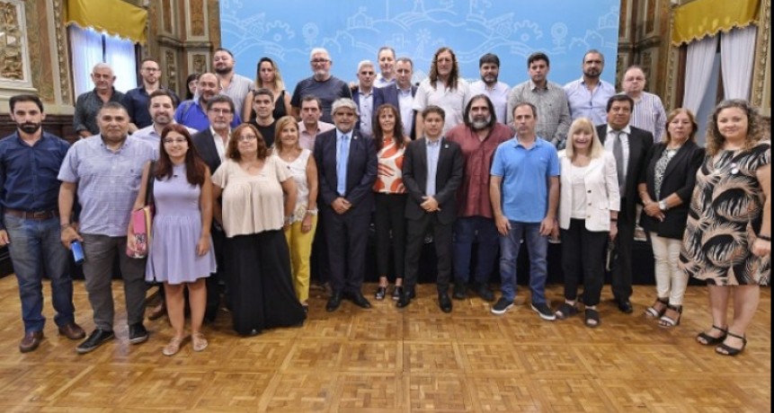 La Provincia cerró el acuerdo paritario con estatales y docentes