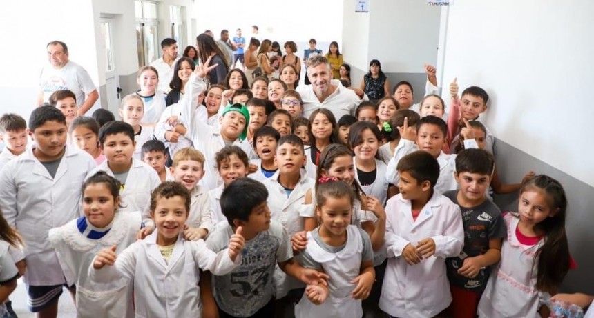 Pilar: Federico Achával visitó establecimientos educativos del distrito 