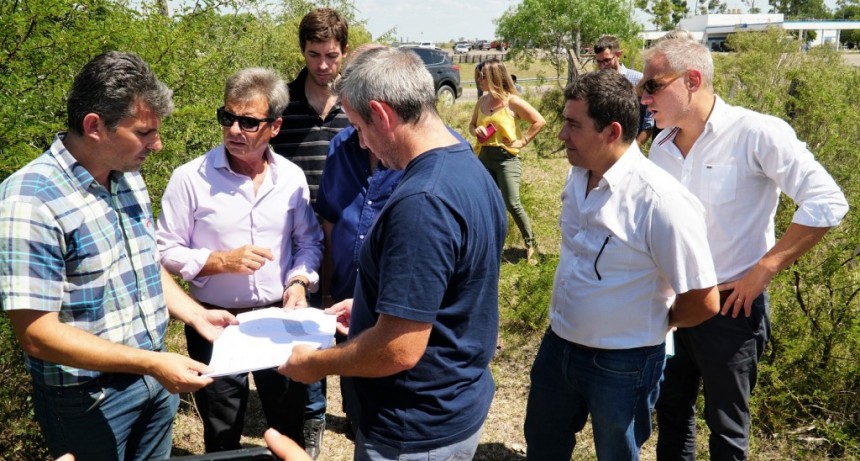 Colón (ER): Walser y el Ministro Richard recorrieron los terrenos donde se trasladarán las lagunas de tratamiento