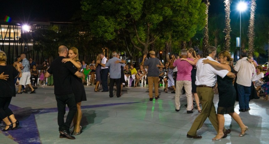Campana: Multitudinaria milonga en el Parque Urbano