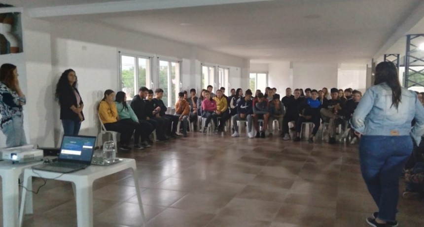 General Villegas: Encuentros en escuelas secundarias bajo la consigna “Hablemos sobre Consentimiento”
