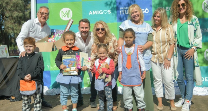 Ituzaingó: Descalzo entregó material educativo en más de 30 instituciones