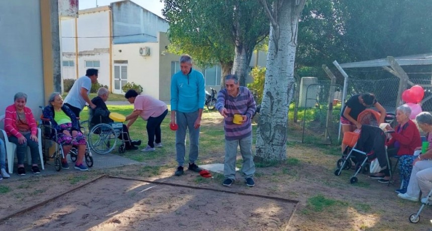 Tres Lomas: Residentes de los Hogares de Adultos mayores tuvieron una jornada recreativa