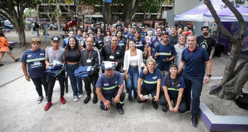 Quilmes: Mendoza entregó elementos de trabajo a recicladores en su día 