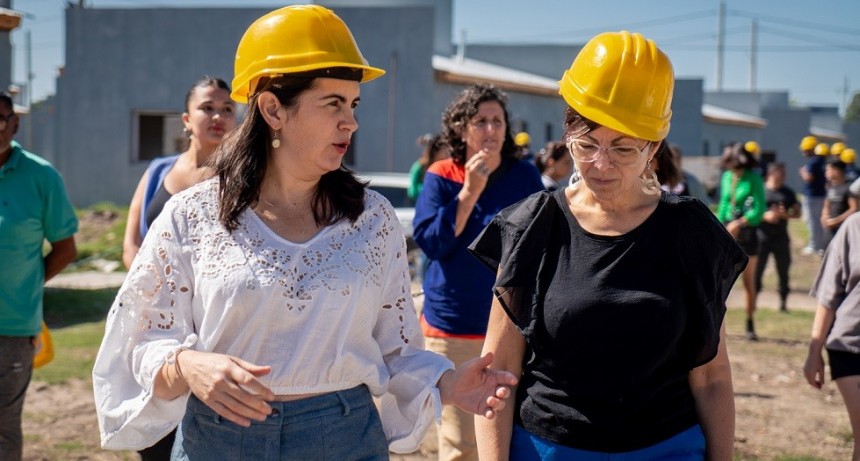 Moreno: Fernández y Batakis recorrieron la obra de 116 viviendas en La Perla
