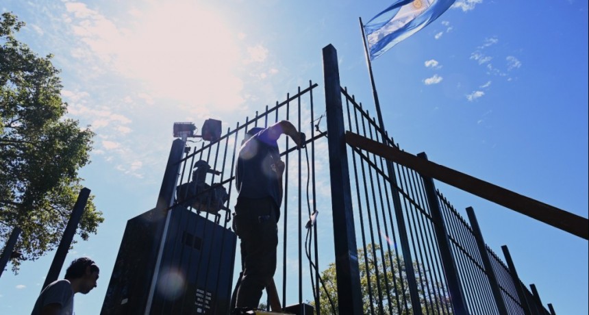 Luján: El Municipio realiza trabajos de puesta en valor del monumento a San Martín