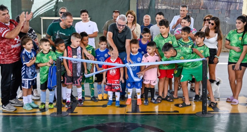 Tigre: Julio Zamora presentó la renovación de la cancha de fútbol de la Sociedad de Fomento Los Tábanos