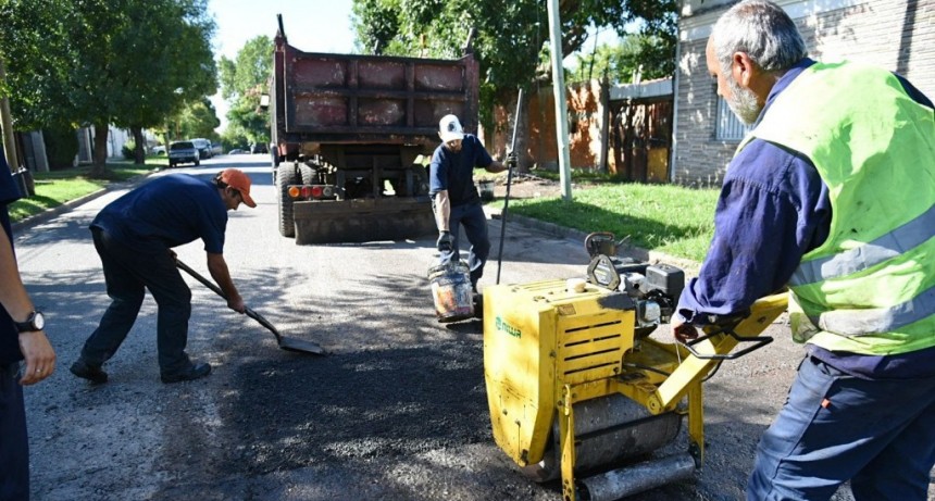 La Plata: El Municipio impulsa un importante plan de bacheo e interviene cerca de 400 cuadras