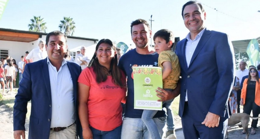 Corrientes: Valdés entregó viviendas e inauguró un Registro Civil en Cruz de los Milagros