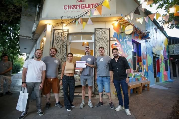 Quilmes: Mendoza entregó el certificado de habilitación al local gastronómico Changuito Sanguchería Non Sancta