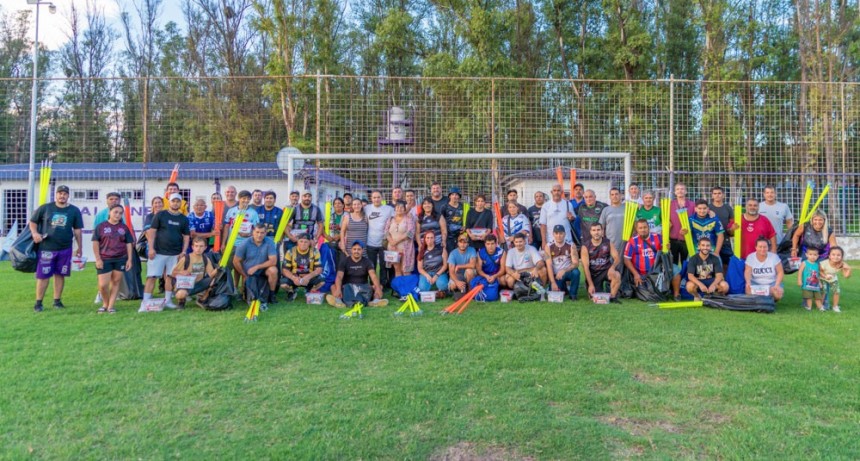Campana: Abella encabezó la entrega de elementos deportivos a los clubes de la Liga Campanense
