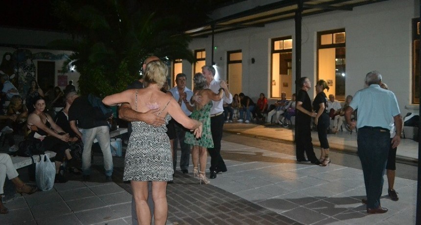 La Plata: Tango, clases y música en vivo en un nuevo encuentro de La Milonga de la Plaza