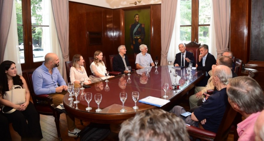 La Plata: Alak firmó los contratos con las empresas e inician los trabajos en la ciudad