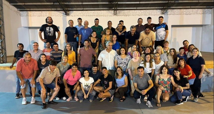 Gral. Villegas: Alegre se reunió con colaboradores del Carnaval 2025 y con los ganadores de “Asadores a la Estaca” de Zapala