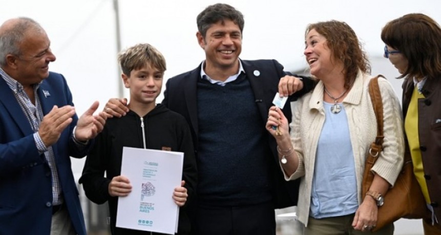 Kicillof entregó 32 viviendas a familias de Tornquist