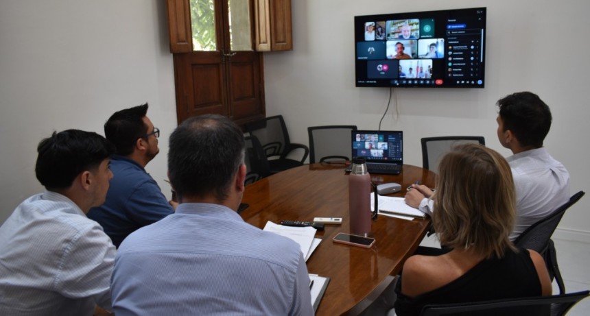 Col&oacute;n (ER): El Municipio y organizaciones de la comunidad se reunieron con abogados ambientalistas por la situaci&oacute;n de HIF