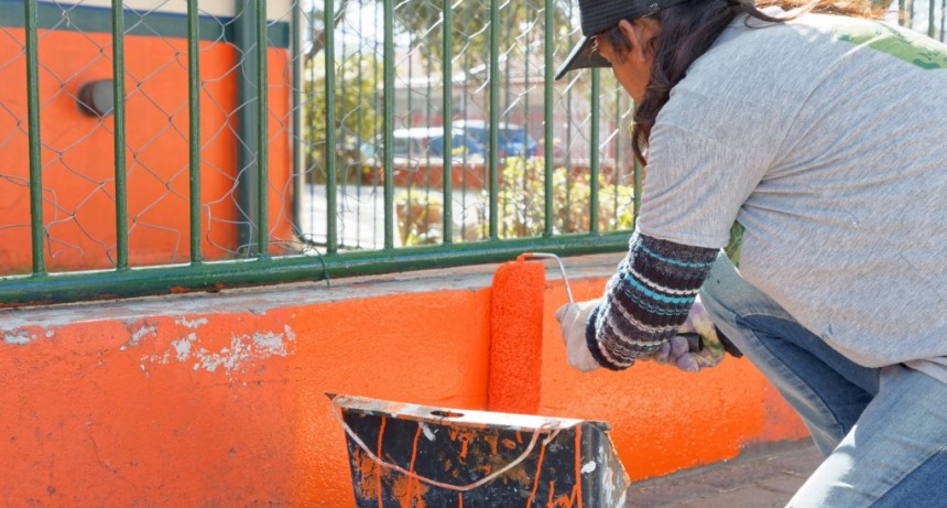 Berazategui: La comunidad educativa unida colabora con el mantenimiento de las escuelas 