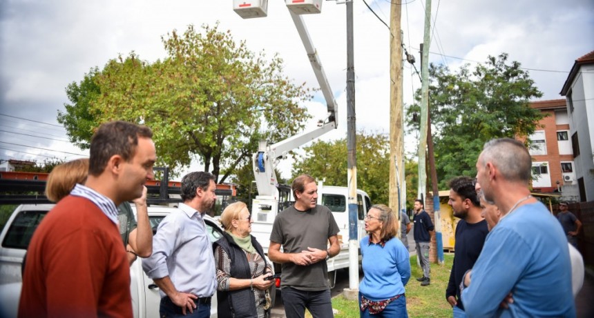 La Plata: Garro recorrió Los Hornos y sumaron cámaras de seguridad a la red inteligente de prevención