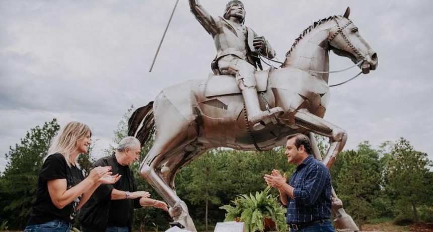 Misiones: Herrera Ahuad descubrió una estatua de Andresito y habilitó el nuevo acceso a Almafuerte 