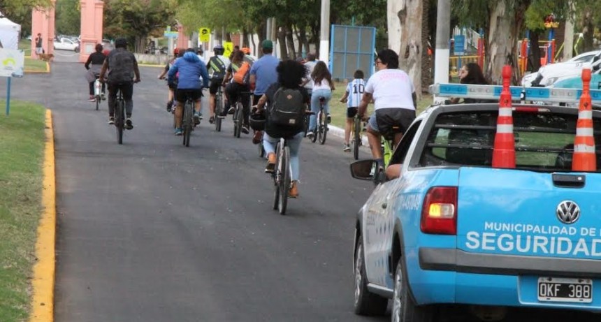 Bolívar: Pisano junto a vecinos dejó habilitado el tránsito del Parque Municipal Las Acollaradas 