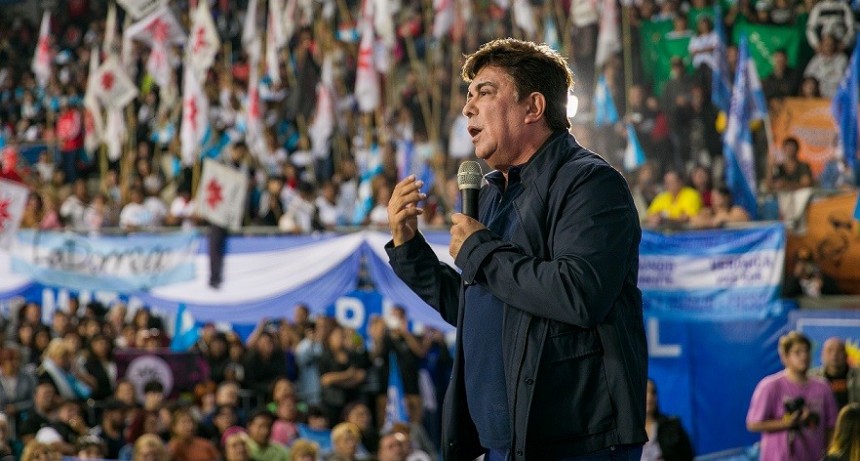 La Matanza: Espinoza junto a militantes y vecinos participaron de un encuentro en el Polideportivo Perón 