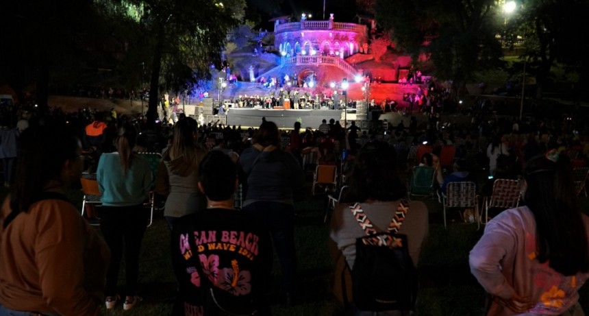 Colón (ER): Con un emotivo desfile y un show musical culminaron los festejos del aniversario del distrito 