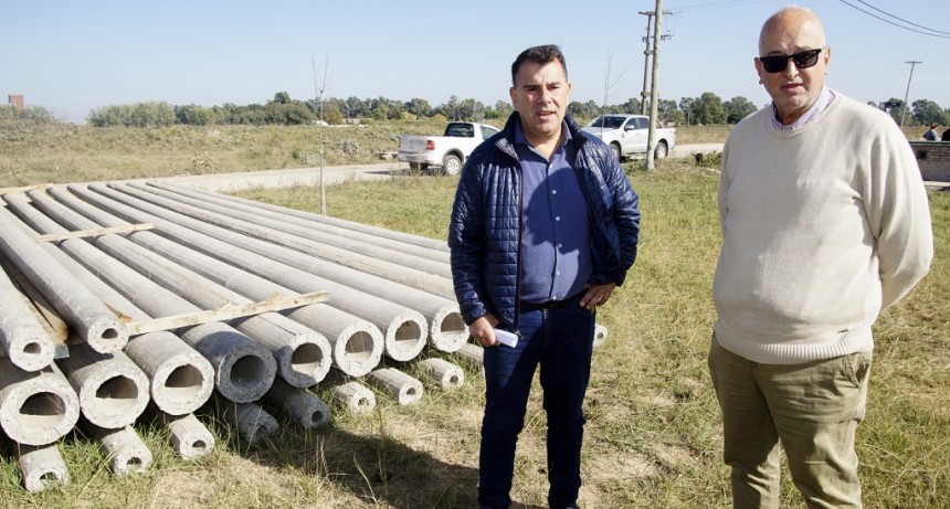 Azul: El Intendente constató la obra de agua potable en San Martín de Porres y Villa Giammátolo