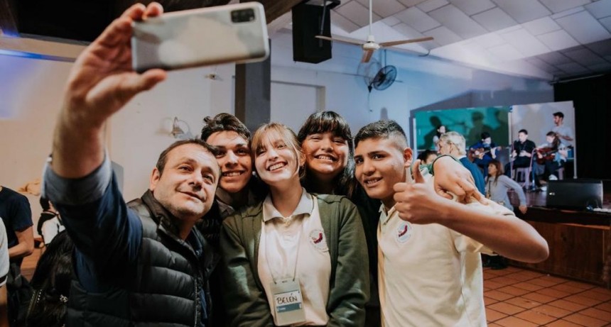 Misiones: Herrera Ahuad acompañó a estudiantes secundarios en el cierre del Programa “Scholas Ciudadanía” 