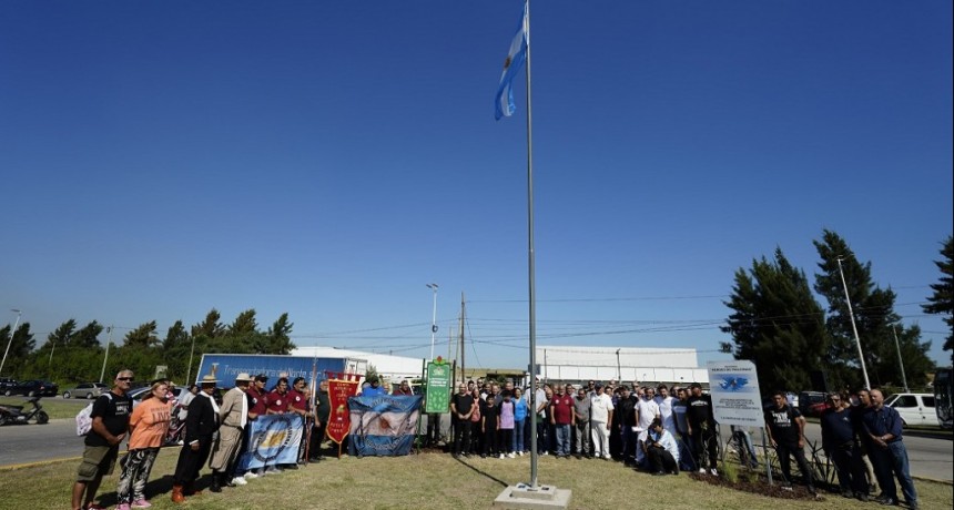E. Echeverría: Gray participó del acto de imposición de nombre de la rotonda Héroes de Malvinas