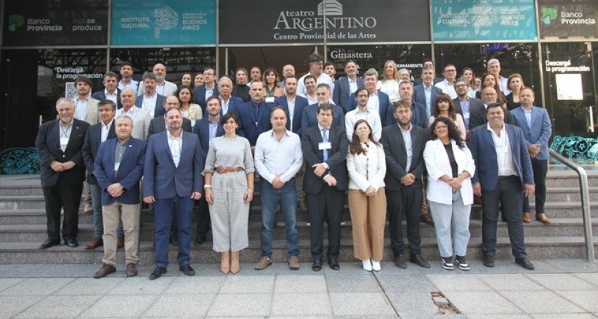Batakis y Menéndez encabezaron la 100º Asamblea del Consejo Nacional de Vivienda