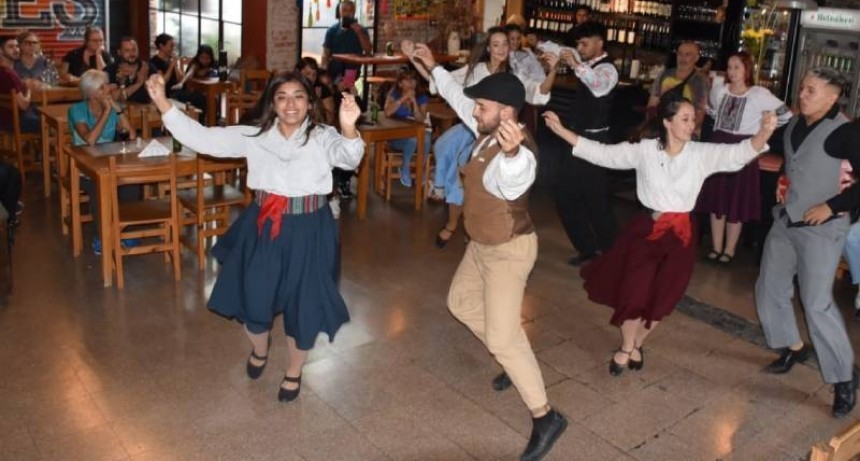 Berisso: Comenzó el circuito de Tours Gratuitos a Pie “Ruta de la Diversidad Cultural”