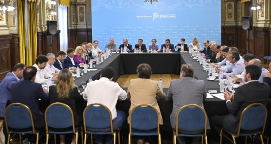 Kicillof recibió a intendentes radicales de la provincia de Buenos Aires