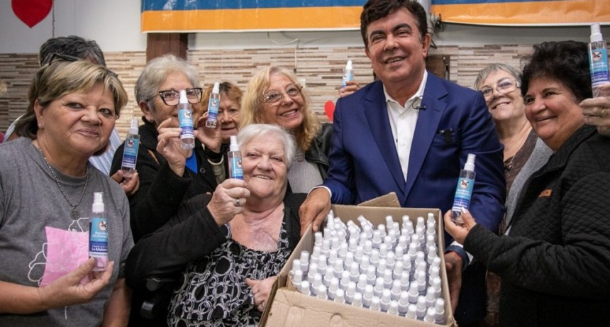 La Matanza: Espinoza realiza operativos territoriales y entrega repelentes a jubiladas y jubilados