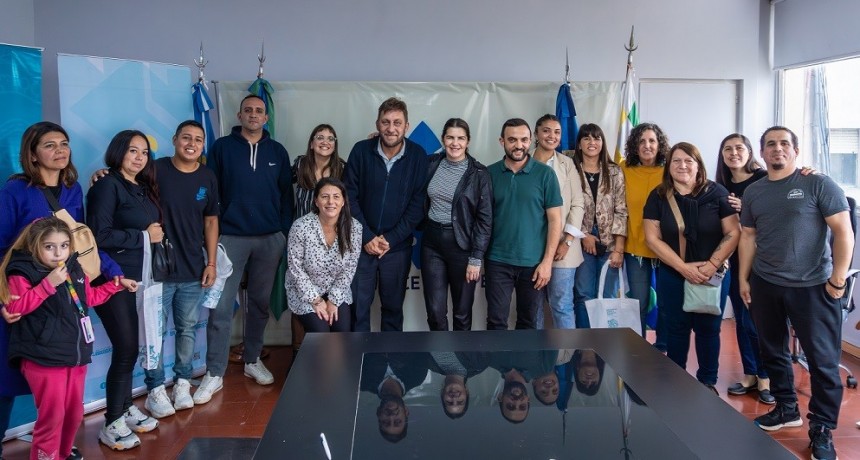 Moreno: Fernández y Menéndez entregaron créditos a familias para reforma de viviendas 