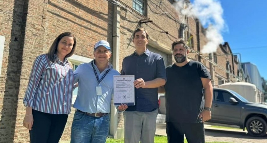 Luján: Boto entregó habilitaciones definitivas a dos importantes empresas  