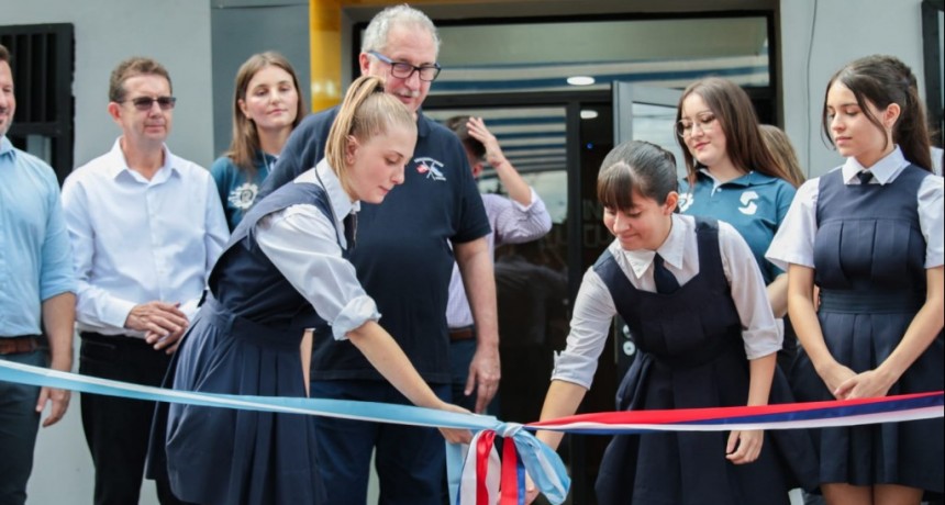 Misiones: Passalacqua acompañó la inauguración de la primera Escuela de Robótica e Inglés Pública de gestión privada en San Vicente