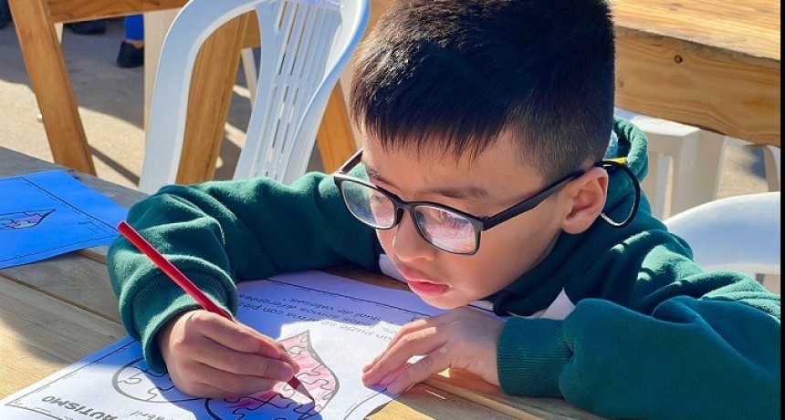 Campana: Con una barrileteada familiar, el Municipio concientizó sobre el autismo