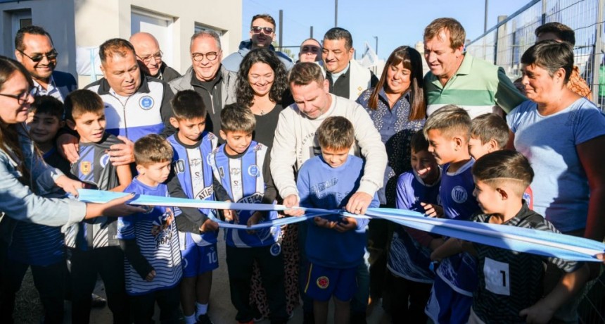 Ituzaingó: Descalzo inauguró los playones deportivos de San Alberto 