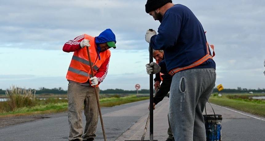 Rivadavia: El Municipio realiza trabajos de bacheo en la Ruta Nacional N° 33