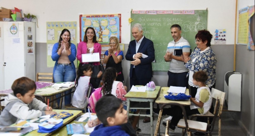 La Plata: Alak recorrió más obras en escuelas incluidas en el plan de mejora edilicia de la ciudad