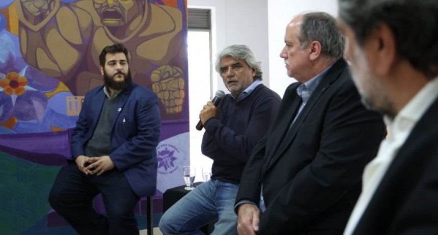 Walter Correa y UNLa firmaron un convenio de formación laboral 