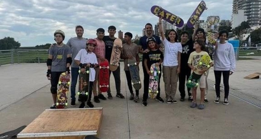 San Nicolás: Passaglia entregó nuevos skate para la Escuela Municipal 