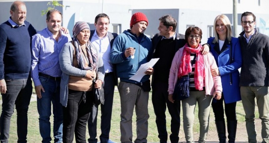 Axel Kicillof encabezó la entrega de 62 viviendas en Florencio Varela