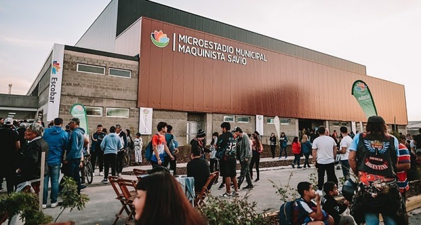 Escobar: Sujarchuk inauguró el microestadio de Maquinista Savio y anunció más obras para la localidad