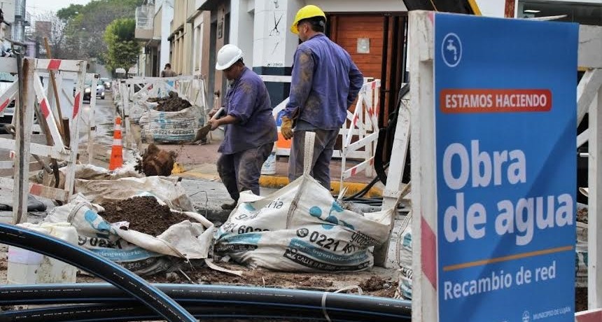 Luján: Avanza la renovación de la red de agua corriente en el centro del distrito