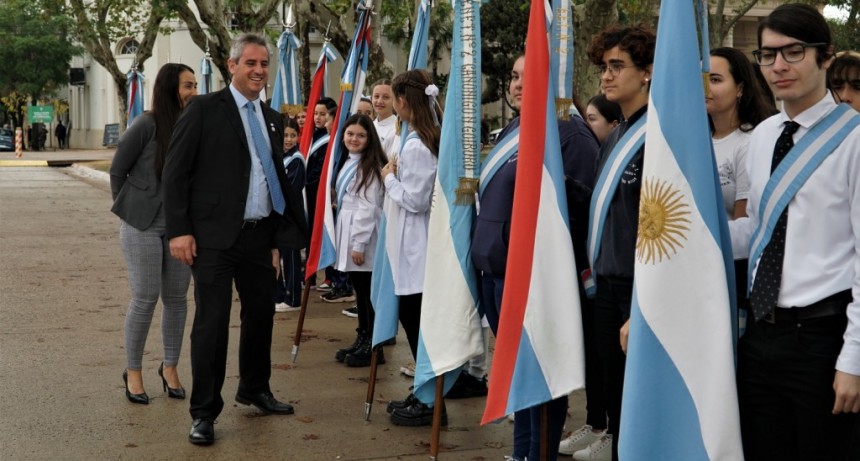 Colón (ER): El Municipio se vistió con los colores de la Patria por el aniversario de la Revolución de Mayo